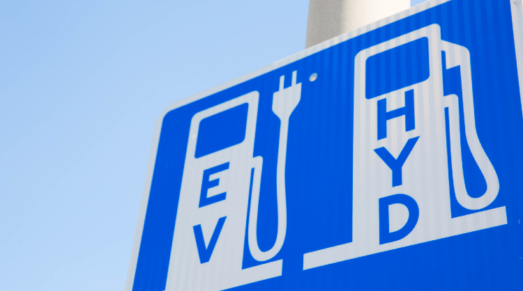 電気自動車（EV）VS 燃料電池車（FCV）、勝負の行方は？